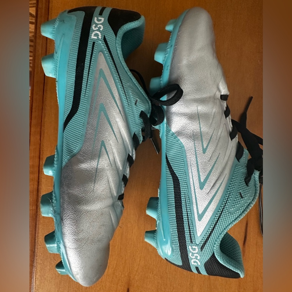 Kids DSG soccer cleats - size 2.5 - teal/silver